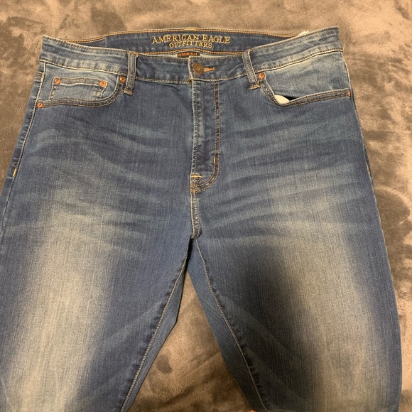 MENS 2 pairs of American Eagle Jeans